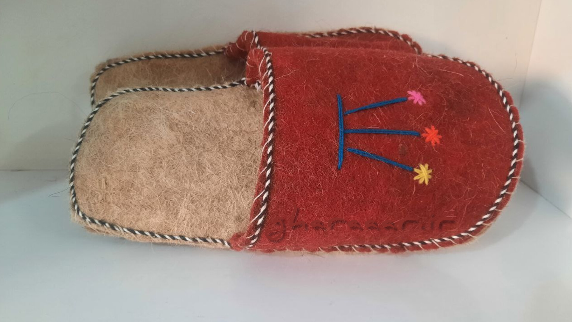 دمپایی نمدی